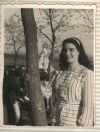 JOVEN CON LA PROCESION DETRAS 1941